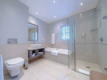 Fancourt Hotel: Bad in der Classic Suite Fancourt Hotel: Bad in der Classic Suite