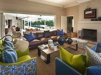 La Cle des Montagnes: Lounge mit Kamin der Villa Le Colonial La Cle des Montagnes: Lounge mit Kamin der Villa Le Colonial