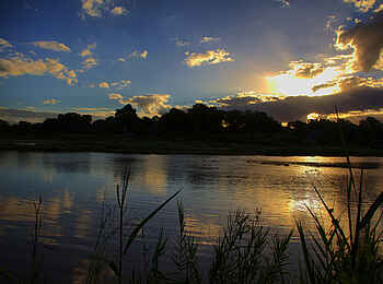 MalaMala Camp: Sonnenuntergang am Fluss MalaMala Camp: Sonnenuntergang am Fluss