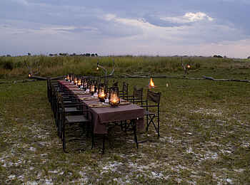 Lebala Camp: Bush Lunch Lebala Camp: Bush Lunch