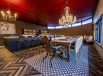 Etosha King Nehale: Die Bar Etosha King Nehale: Die Bar