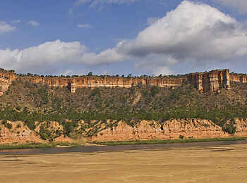 Chilo Gorge Safari Lodge: Chilojo Cliffs über dem Runde River Chilo Gorge Safari Lodge: Chilojo Cliffs über dem Runde River