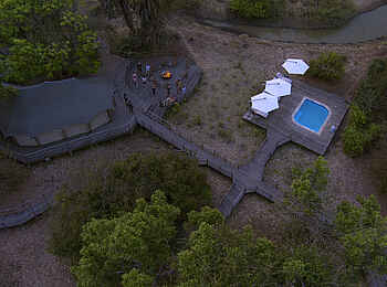 Muzimu Lodge: Der Pool aus der Vogelperspektive Muzimu Lodge: Der Pool aus der Vogelperspektive