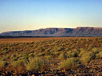 Canyon Lodge: Nama-Karoo-Wüste mit Weitblick auf den Fischfluss Canyon Canyon Lodge: Nama-Karoo-Wüste mit Weitblick auf den Fischfluss Canyon
