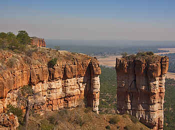 Chilo Gorge Safari Lodge: Chilojo Cliffs mit Runde River Chilo Gorge Safari Lodge: Chilojo Cliffs mit Runde River